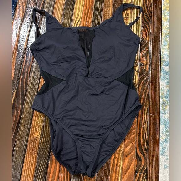 La Blanca Mesh Over The Shoulder One Piece Suit - Picture 2 of 6